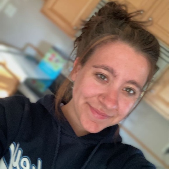 Meet your Posher, Alayna - Picture 1 of 1